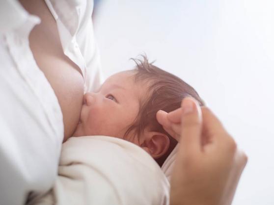 新冠嬰兒靠母乳康復！南韓27天大女嬰病毒量達成人100倍，無用藥好轉出院，母嬰隔離仍可餵奶